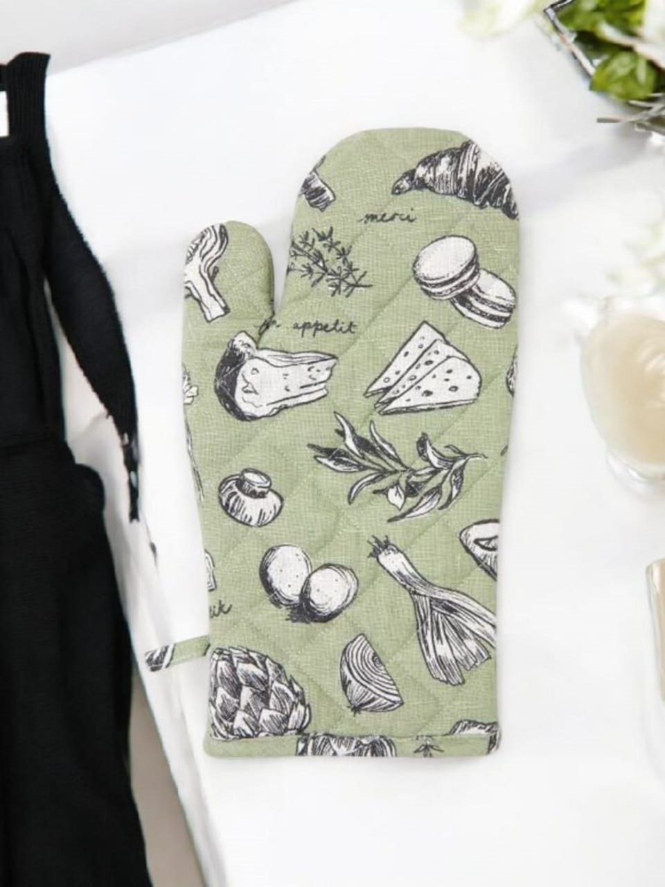 OVEN GLOVES